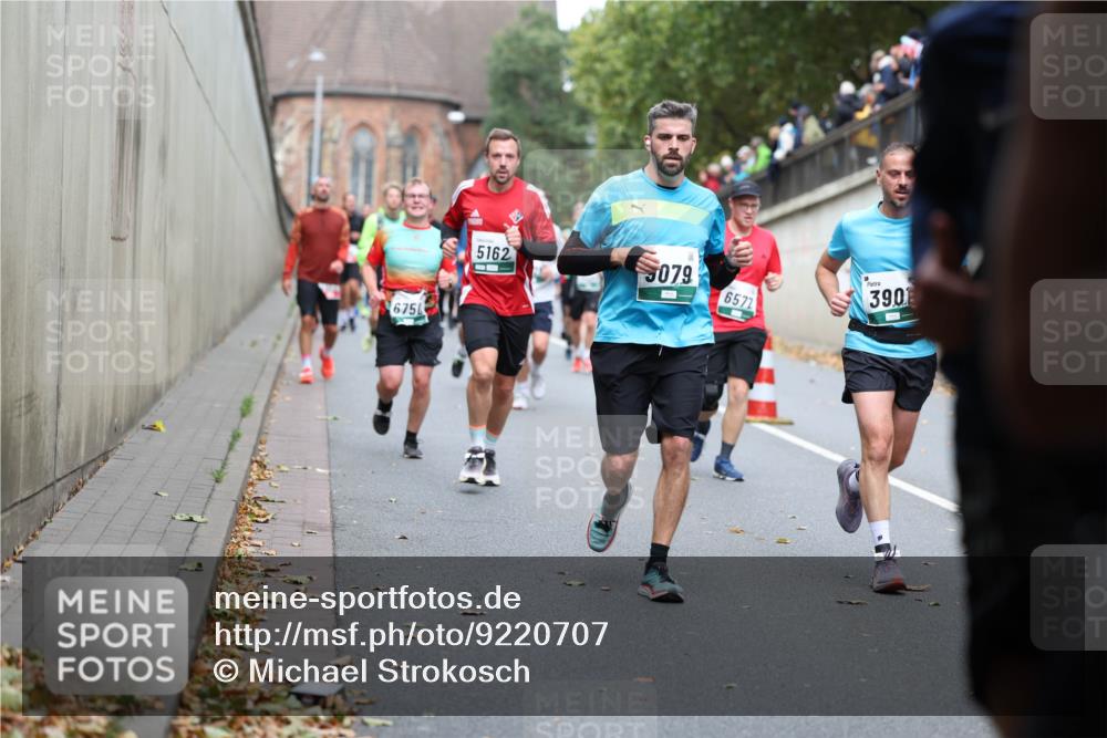 05.10.2025 - 20. swb-Marathon Bremen Michael Strokosch http://msf.ph/oto/9220707 05.10.2025 12:50:22 Laufen 675, 5162, 079, 6571, 390 meine-sportfotos.de