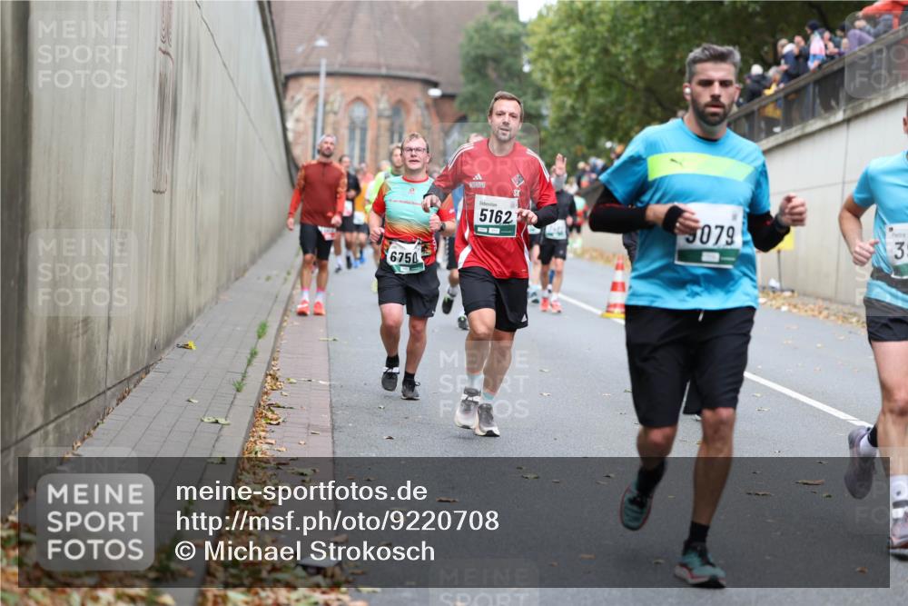 05.10.2025 - 20. swb-Marathon Bremen Michael Strokosch http://msf.ph/oto/9220708 05.10.2025 12:50:23 Laufen 6750, 5162, 079, 3 meine-sportfotos.de