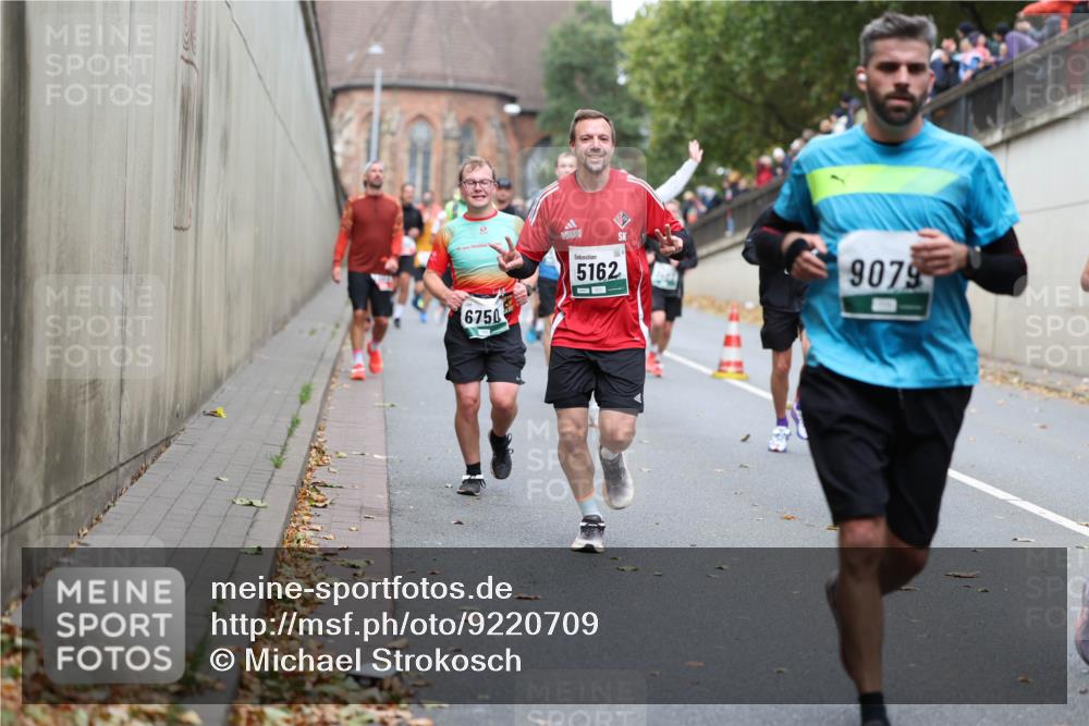 05.10.2025 - 20. swb-Marathon Bremen Michael Strokosch http://msf.ph/oto/9220709 05.10.2025 12:50:23 Laufen 0, 6750, 5162, 9079 meine-sportfotos.de