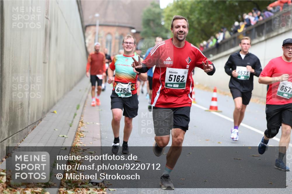 05.10.2025 - 20. swb-Marathon Bremen Michael Strokosch http://msf.ph/oto/9220712 05.10.2025 12:50:24 Laufen 6750, 5162, 04407, 6573, 6577 meine-sportfotos.de