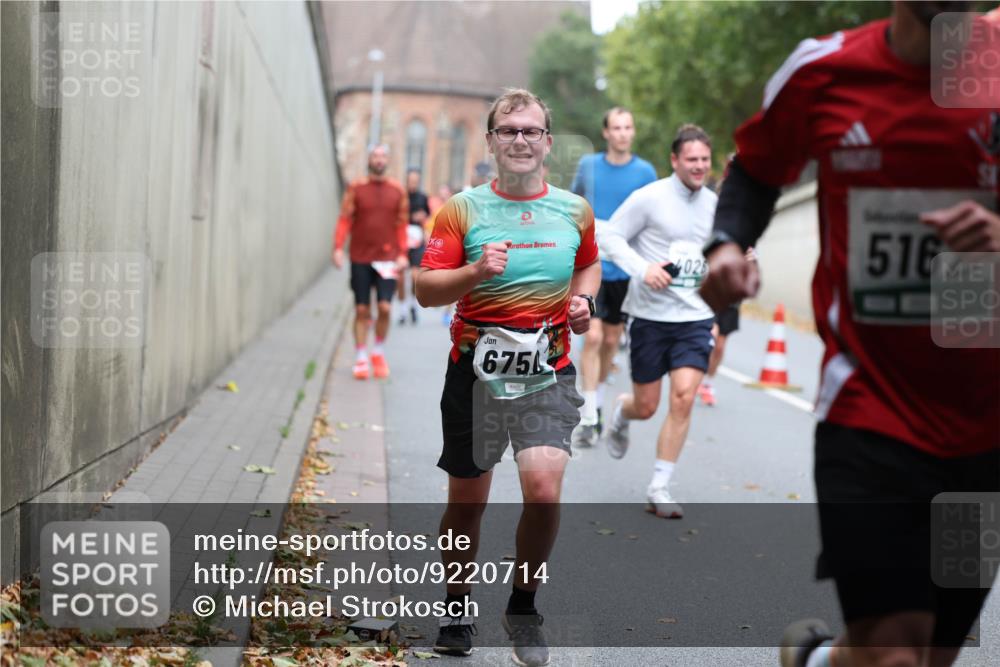 05.10.2025 - 20. swb-Marathon Bremen Michael Strokosch http://msf.ph/oto/9220714 05.10.2025 12:50:25 Laufen 675, 026, 5162 meine-sportfotos.de