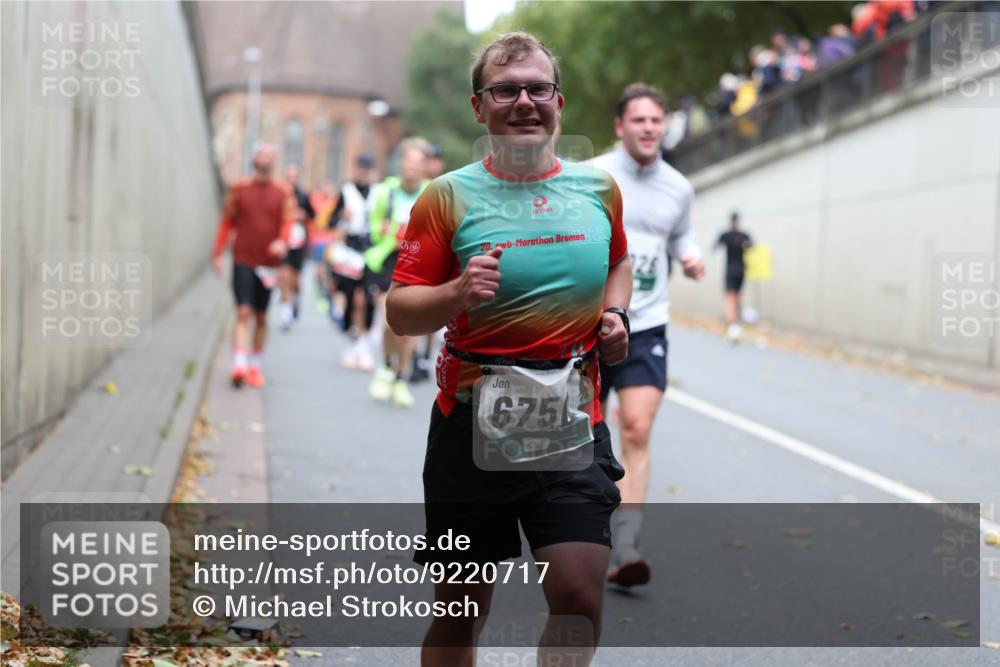 05.10.2025 - 20. swb-Marathon Bremen Michael Strokosch http://msf.ph/oto/9220717 05.10.2025 12:50:26 Laufen 20, 25, 6756, 701 meine-sportfotos.de