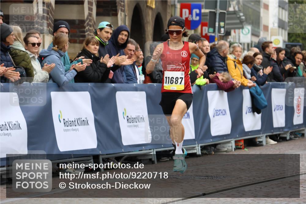 05.10.2025 - 20. swb-Marathon Bremen Strokosch-Dieckow http://msf.ph/oto/9220718 05.10.2025 10:36:29 Ziel 9527, 11185, 11687 meine-sportfotos.de