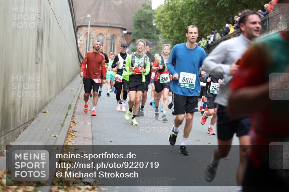 05.10.2025 - 20. swb-Marathon Bremen Michael Strokosch http://msf.ph/oto/9220719 05.10.2025 12:50:27 Laufen 330, 29, 2407, 6011, 740 meine-sportfotos.de