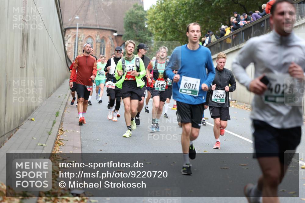 05.10.2025 - 20. swb-Marathon Bremen Michael Strokosch http://msf.ph/oto/9220720 05.10.2025 12:50:27 Laufen 8062, 51, 28, 4026, 2407, 6011, 7407 meine-sportfotos.de