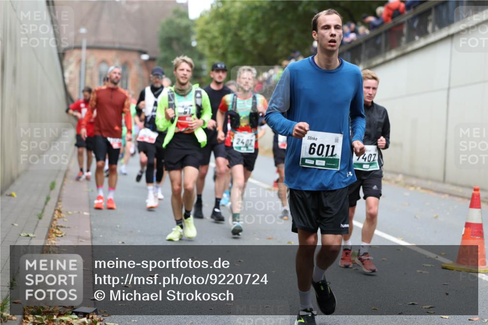 05.10.2025 - 20. swb-Marathon Bremen Michael Strokosch http://msf.ph/oto/9220724 05.10.2025 12:50:28 Laufen 2407, 6011, 05619, 7407 meine-sportfotos.de