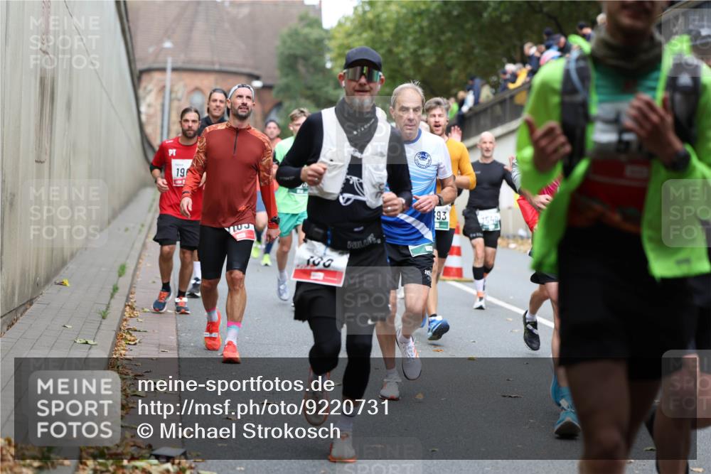 05.10.2025 - 20. swb-Marathon Bremen Michael Strokosch http://msf.ph/oto/9220731 05.10.2025 12:50:30 Laufen 196, 100, 18208, 93, 7540 meine-sportfotos.de