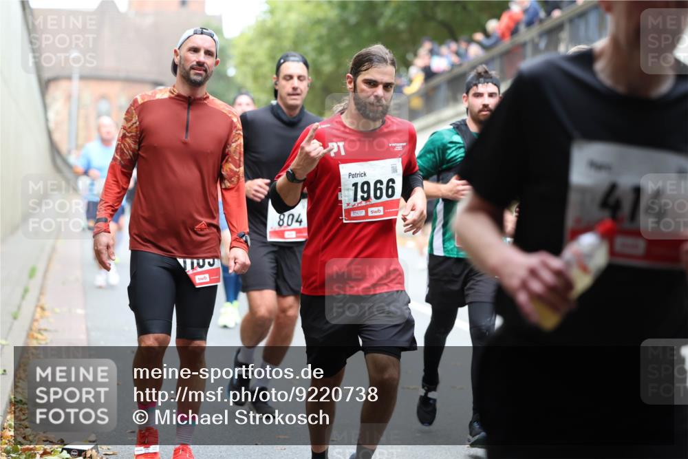 05.10.2025 - 20. swb-Marathon Bremen Michael Strokosch http://msf.ph/oto/9220738 05.10.2025 12:50:33 Laufen 804, 1966, 01637, 414 meine-sportfotos.de