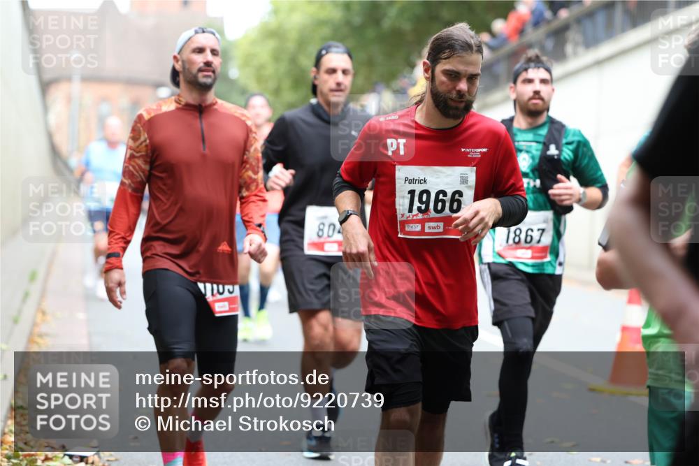 05.10.2025 - 20. swb-Marathon Bremen Michael Strokosch http://msf.ph/oto/9220739 05.10.2025 12:50:34 Laufen 80, 1966, 01637, 1867 meine-sportfotos.de