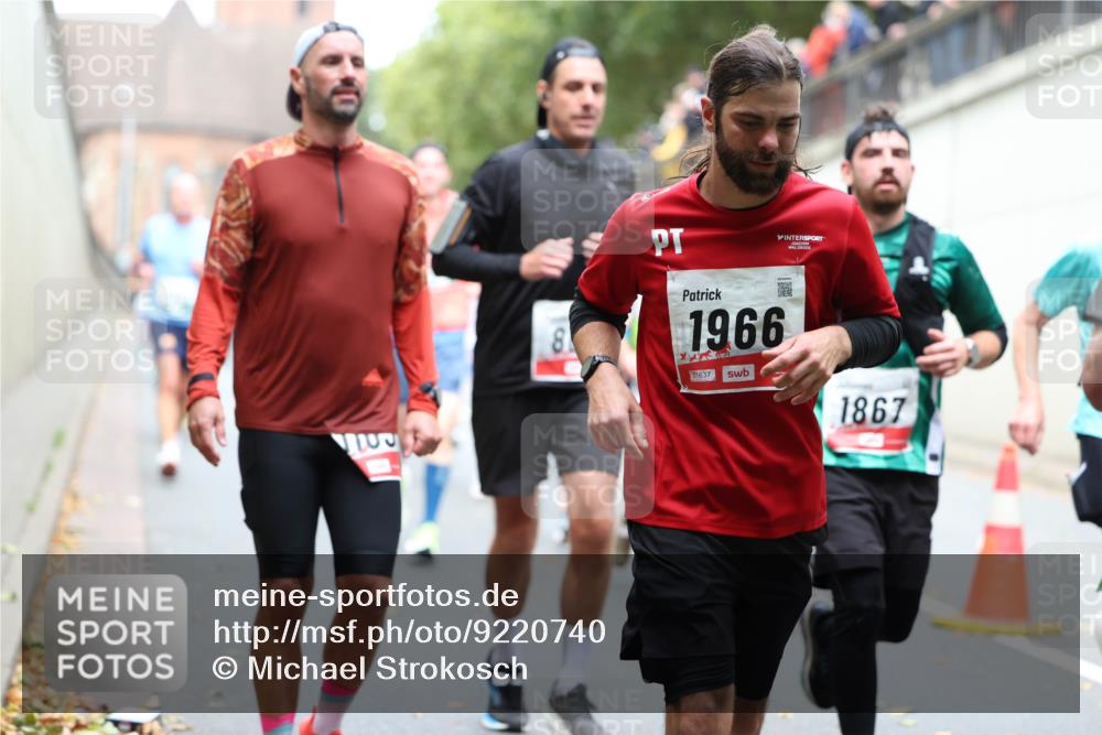 05.10.2025 - 20. swb-Marathon Bremen Michael Strokosch http://msf.ph/oto/9220740 05.10.2025 12:50:34 Laufen 8, 1966, 01637, 1867 meine-sportfotos.de