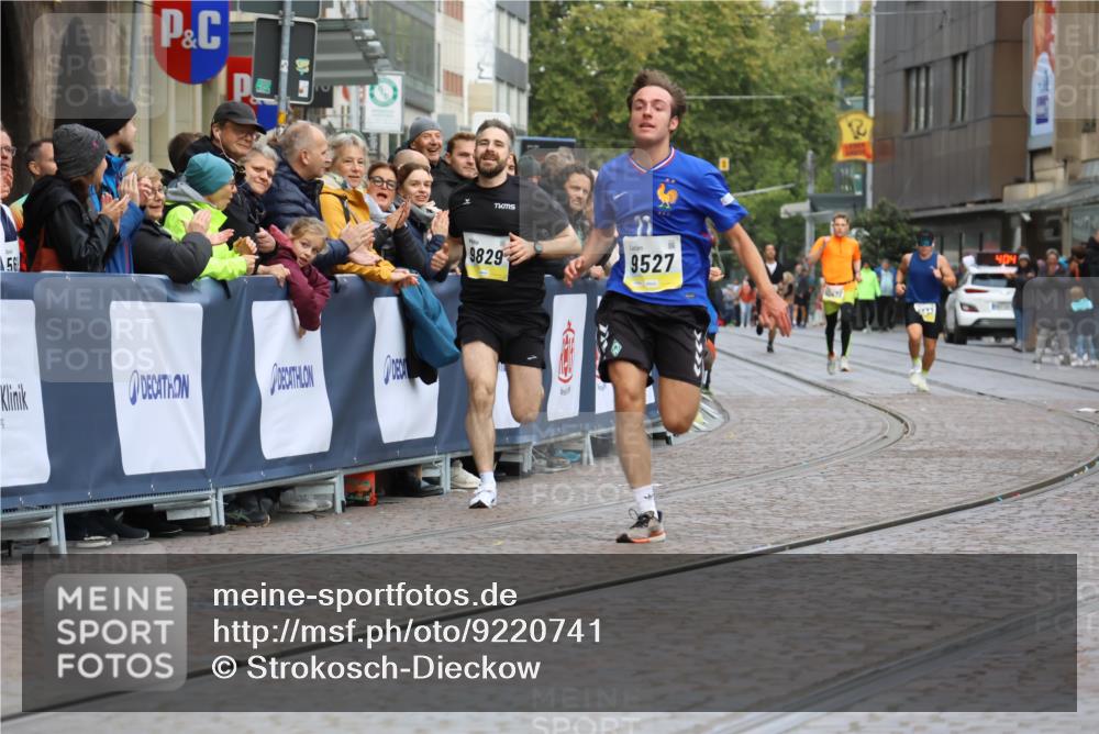 05.10.2025 - 20. swb-Marathon Bremen Strokosch-Dieckow http://msf.ph/oto/9220741 05.10.2025 10:36:37 Ziel 9527, 9829 meine-sportfotos.de