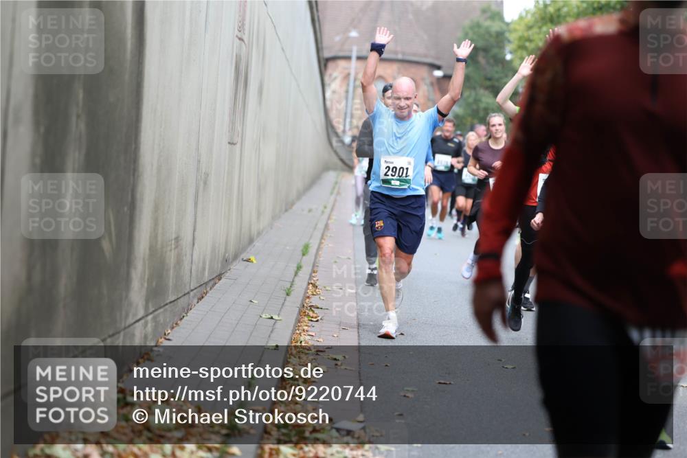 05.10.2025 - 20. swb-Marathon Bremen Michael Strokosch http://msf.ph/oto/9220744 05.10.2025 12:50:35 Laufen 2901 meine-sportfotos.de