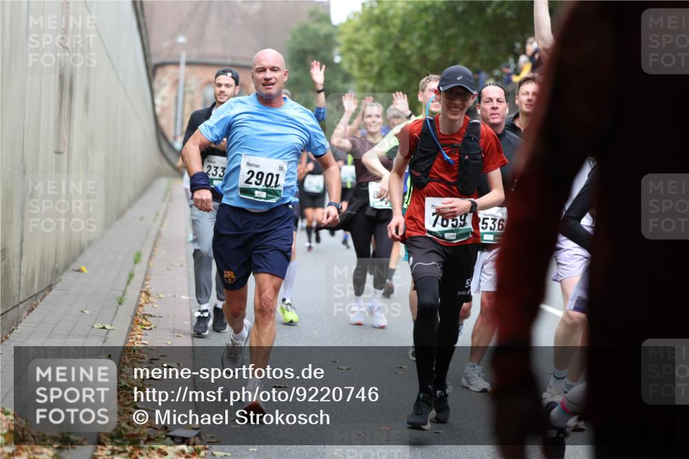 05.10.2025 - 20. swb-Marathon Bremen Michael Strokosch http://msf.ph/oto/9220746 05.10.2025 12:50:36 Laufen 233, 2901, 7659, 536, 5 meine-sportfotos.de