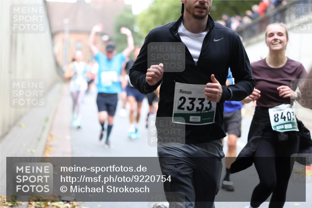 05.10.2025 - 20. swb-Marathon Bremen Michael Strokosch http://msf.ph/oto/9220754 05.10.2025 12:50:39 Laufen 2333, 8403 meine-sportfotos.de