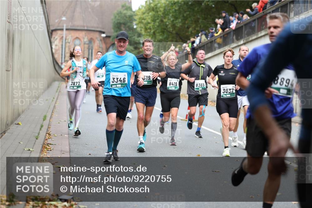 05.10.2025 - 20. swb-Marathon Bremen Michael Strokosch http://msf.ph/oto/9220755 05.10.2025 12:50:39 Laufen 7877, 3346, 5, 19, 8419, 8369, 3037, 8894 meine-sportfotos.de
