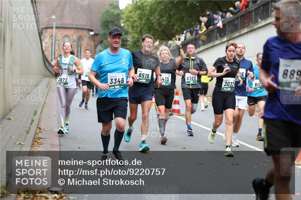 05.10.2025 - 20. swb-Marathon Bremen Michael Strokosch http://msf.ph/oto/9220757 05.10.2025 12:50:40 Laufen 7877, 3346, 6519, 8369, 4, 19, 3037, 18, 9117, 889 meine-sportfotos.de