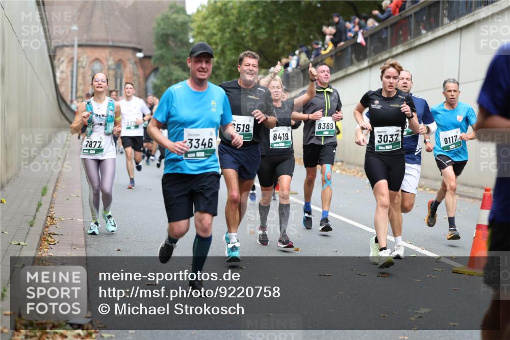 05.10.2025 - 20. swb-Marathon Bremen Michael Strokosch http://msf.ph/oto/9220758 05.10.2025 12:50:40 Laufen 7877, 3346, 5, 19, 8419, 8369, 3037, 9117 meine-sportfotos.de