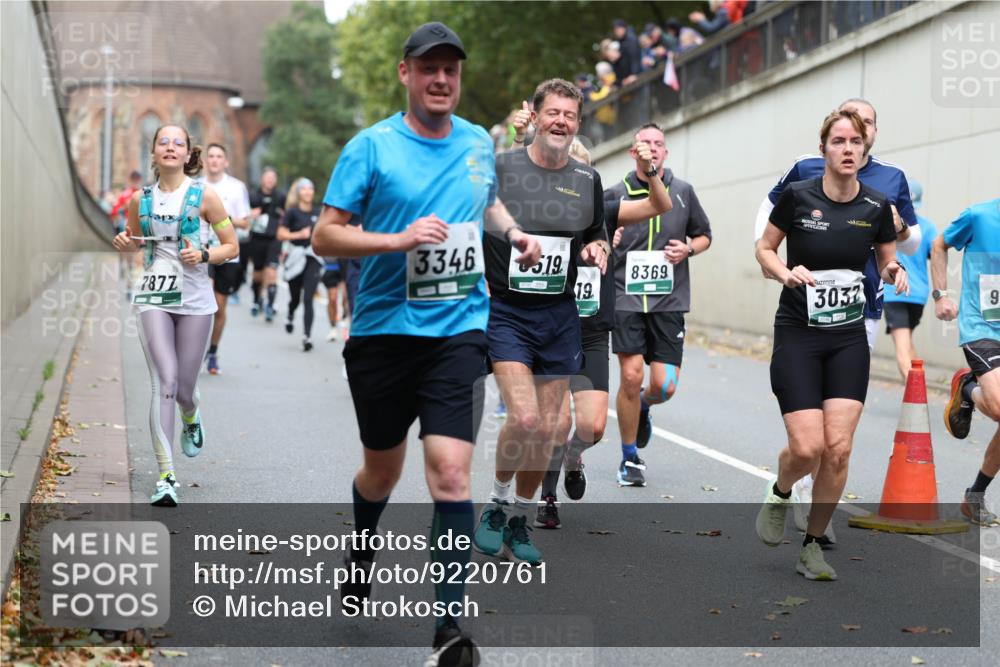05.10.2025 - 20. swb-Marathon Bremen Michael Strokosch http://msf.ph/oto/9220761 05.10.2025 12:50:40 Laufen 3346, 519, 7877, 19, 8369, 3032, 9 meine-sportfotos.de