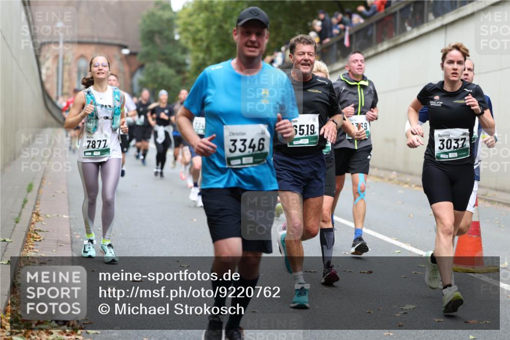 05.10.2025 - 20. swb-Marathon Bremen Michael Strokosch http://msf.ph/oto/9220762 05.10.2025 12:50:41 Laufen 7877, 3346, 6519, 369, 3037 meine-sportfotos.de