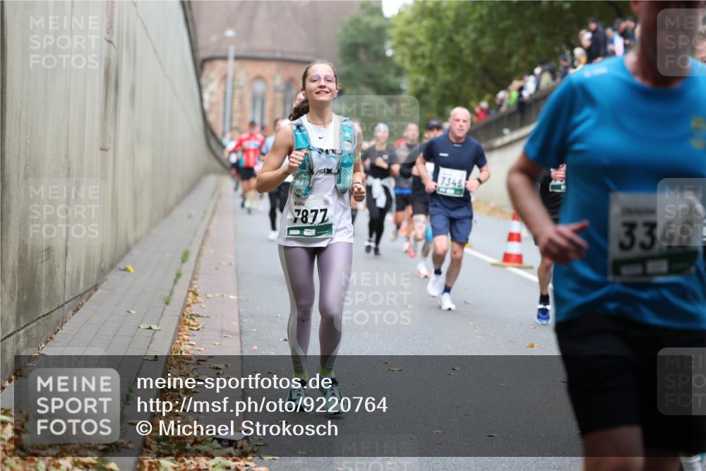 05.10.2025 - 20. swb-Marathon Bremen Michael Strokosch http://msf.ph/oto/9220764 05.10.2025 12:50:41 Laufen 7877, 73467, 3346 meine-sportfotos.de