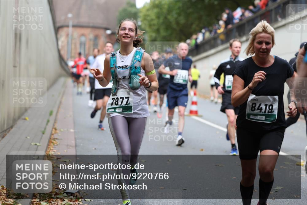 05.10.2025 - 20. swb-Marathon Bremen Michael Strokosch http://msf.ph/oto/9220766 05.10.2025 12:50:42 Laufen 7877, 84, 19, 04425 meine-sportfotos.de