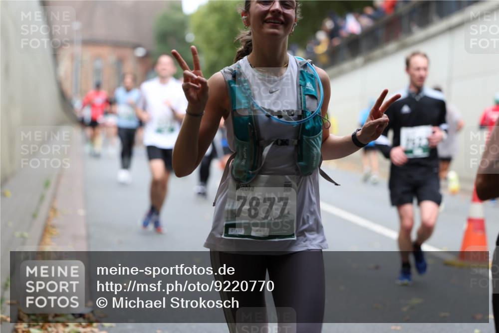 05.10.2025 - 20. swb-Marathon Bremen Michael Strokosch http://msf.ph/oto/9220770 05.10.2025 12:50:43 Laufen 7877, 07103 meine-sportfotos.de