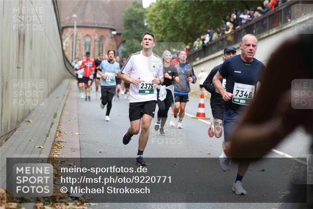 05.10.2025 - 20. swb-Marathon Bremen Michael Strokosch http://msf.ph/oto/9220771 05.10.2025 12:50:43 Laufen 1935, 2375, 7346 meine-sportfotos.de