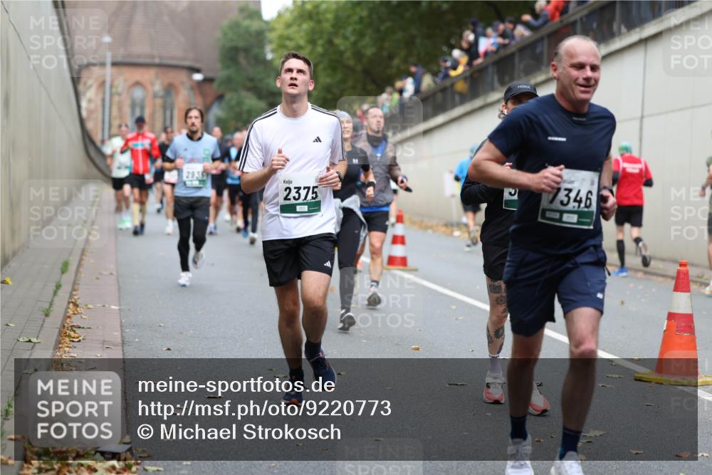 05.10.2025 - 20. swb-Marathon Bremen Michael Strokosch http://msf.ph/oto/9220773 05.10.2025 12:50:44 Laufen 2935, 2375, 7346 meine-sportfotos.de