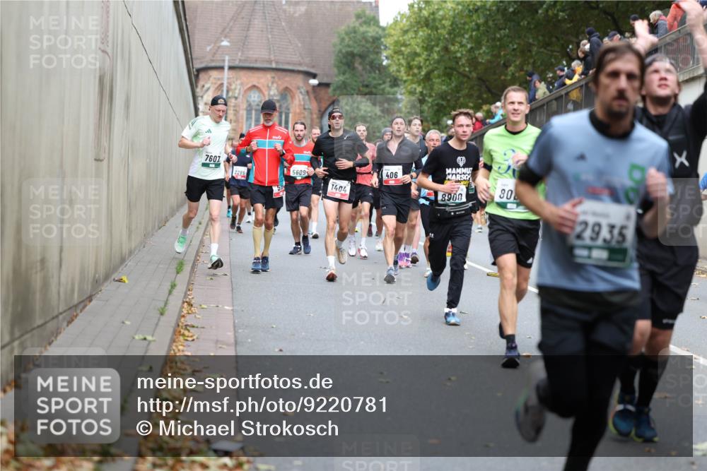05.10.2025 - 20. swb-Marathon Bremen Michael Strokosch http://msf.ph/oto/9220781 05.10.2025 12:50:48 Laufen 7607, 406, 5609, 2285, 1404, 8900, 80, 2935 meine-sportfotos.de