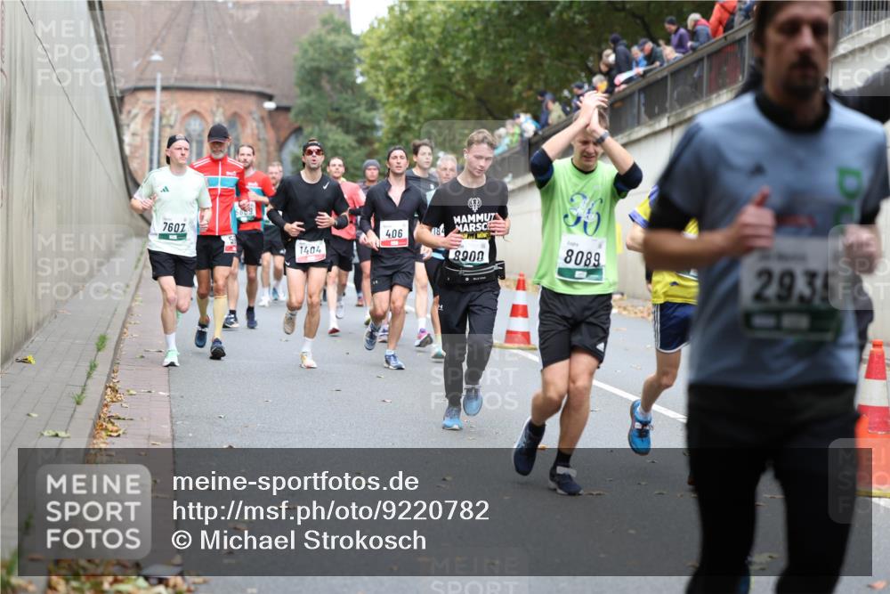 05.10.2025 - 20. swb-Marathon Bremen Michael Strokosch http://msf.ph/oto/9220782 05.10.2025 12:50:48 Laufen 7607, 5603, 1404, 406, 184, 8900, 8089, 2935 meine-sportfotos.de