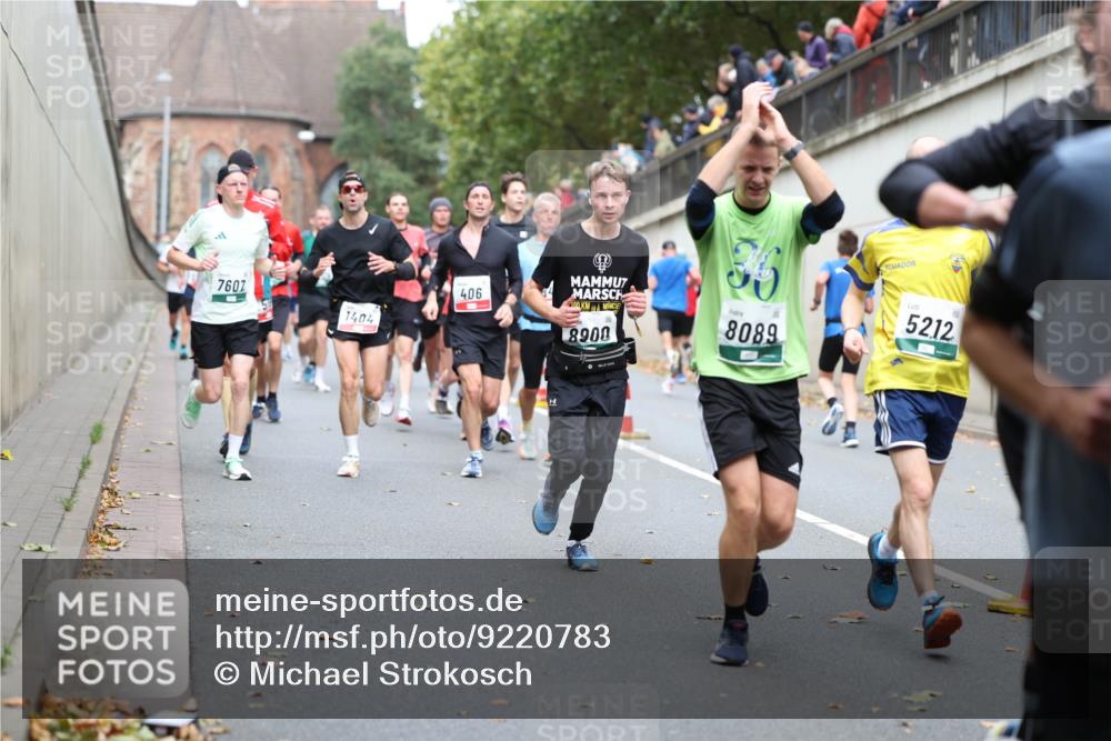 05.10.2025 - 20. swb-Marathon Bremen Michael Strokosch http://msf.ph/oto/9220783 05.10.2025 12:50:48 Laufen 7607, 1404, 406, 8900, 8089, 5212 meine-sportfotos.de