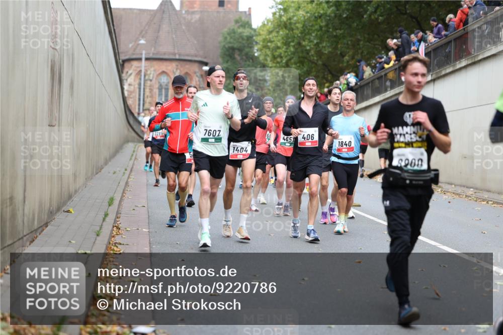 05.10.2025 - 20. swb-Marathon Bremen Michael Strokosch http://msf.ph/oto/9220786 05.10.2025 12:50:49 Laufen 2285, 7607, 6, 4651, 406, 1840, 1404, 8900 meine-sportfotos.de