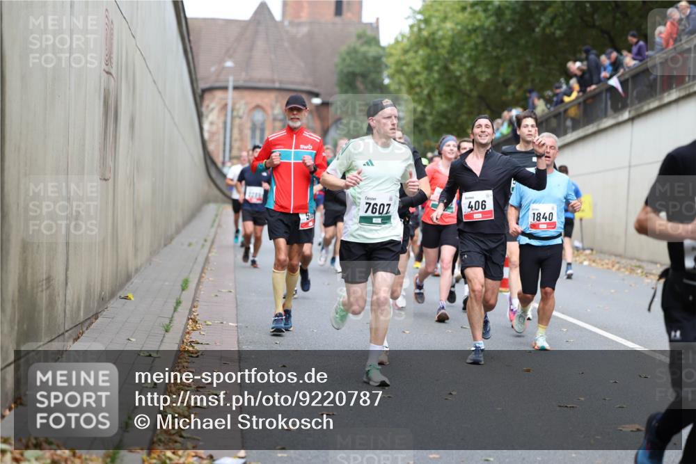 05.10.2025 - 20. swb-Marathon Bremen Michael Strokosch http://msf.ph/oto/9220787 05.10.2025 12:50:50 Laufen 570, 7607, 406, 1840 meine-sportfotos.de