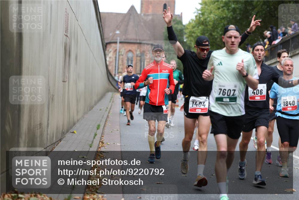 05.10.2025 - 20. swb-Marathon Bremen Michael Strokosch http://msf.ph/oto/9220792 05.10.2025 12:50:51 Laufen 2285, 1404, 7607, 406, 1840 meine-sportfotos.de