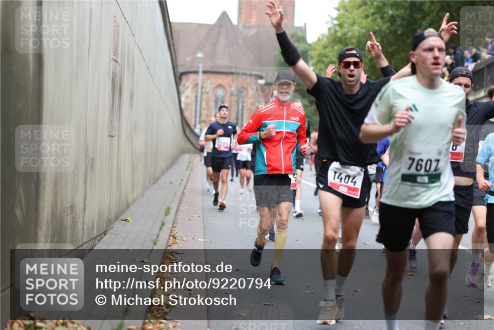 05.10.2025 - 20. swb-Marathon Bremen Michael Strokosch http://msf.ph/oto/9220794 05.10.2025 12:50:51 Laufen 7607, 1404 meine-sportfotos.de