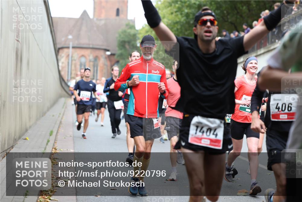 05.10.2025 - 20. swb-Marathon Bremen Michael Strokosch http://msf.ph/oto/9220796 05.10.2025 12:50:52 Laufen 1404, 406 meine-sportfotos.de
