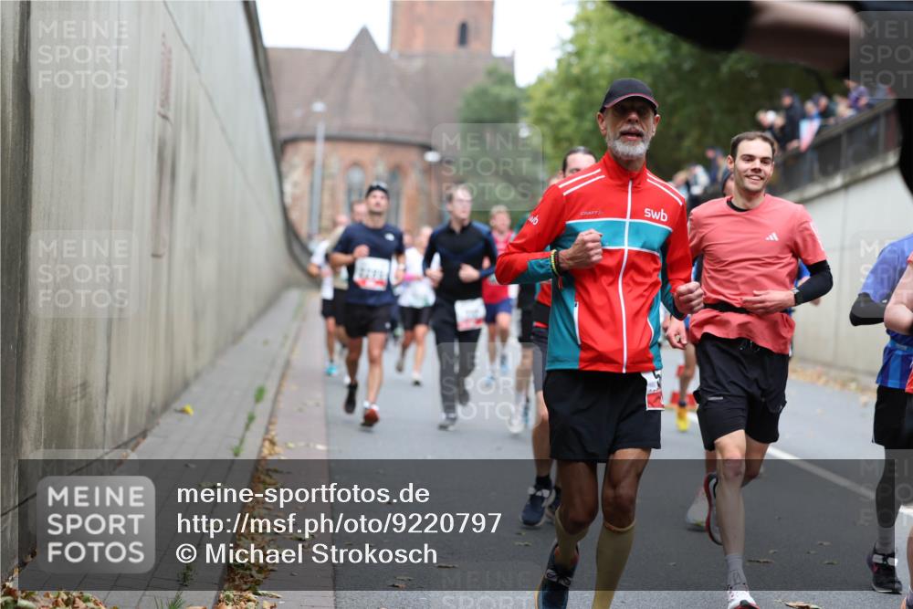05.10.2025 - 20. swb-Marathon Bremen Michael Strokosch http://msf.ph/oto/9220797 05.10.2025 12:50:53 Laufen  meine-sportfotos.de