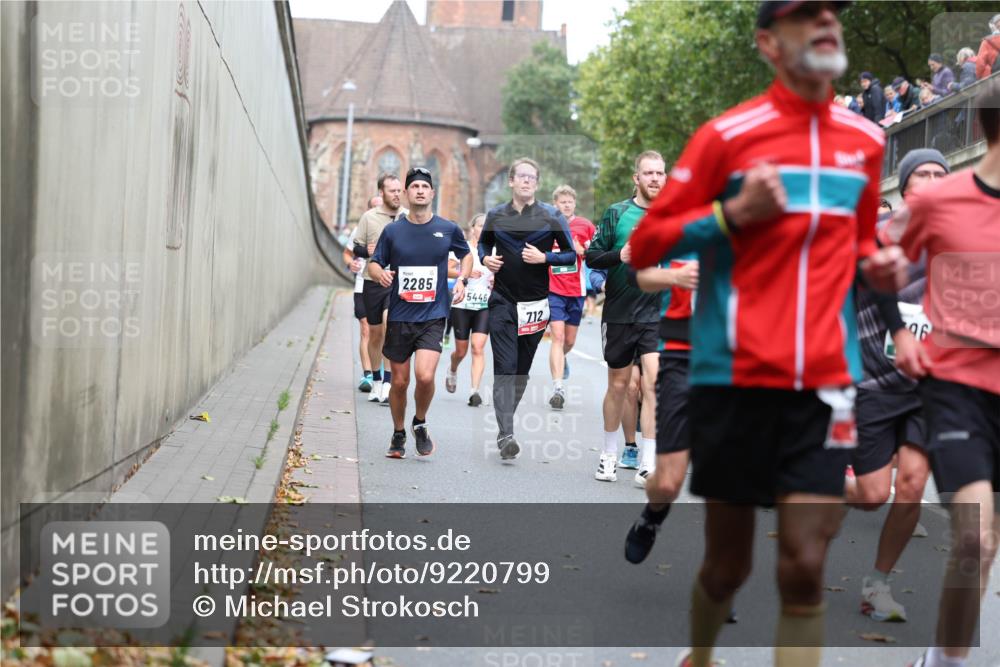 05.10.2025 - 20. swb-Marathon Bremen Michael Strokosch http://msf.ph/oto/9220799 05.10.2025 12:50:53 Laufen 2285, 5446, 12, 12, 96 meine-sportfotos.de