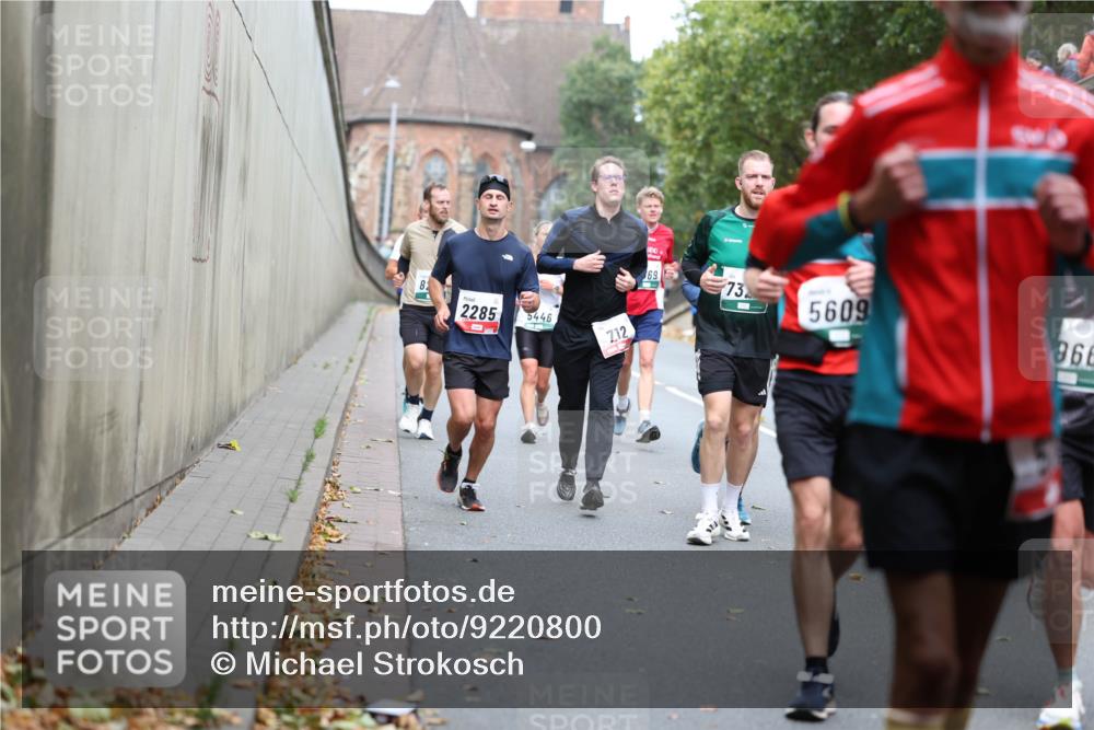 05.10.2025 - 20. swb-Marathon Bremen Michael Strokosch http://msf.ph/oto/9220800 05.10.2025 12:50:54 Laufen 82, 2285, 5446, 212, 69, 73, 5609, 966 meine-sportfotos.de