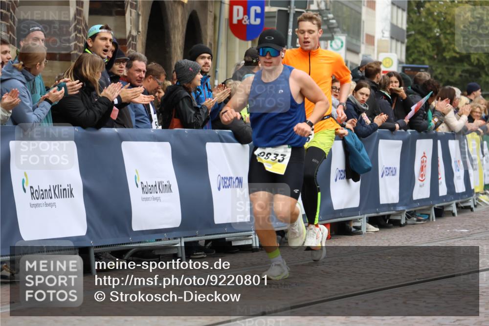 05.10.2025 - 20. swb-Marathon Bremen Strokosch-Dieckow http://msf.ph/oto/9220801 05.10.2025 10:36:48 Ziel 9429, 9833, 10425 meine-sportfotos.de
