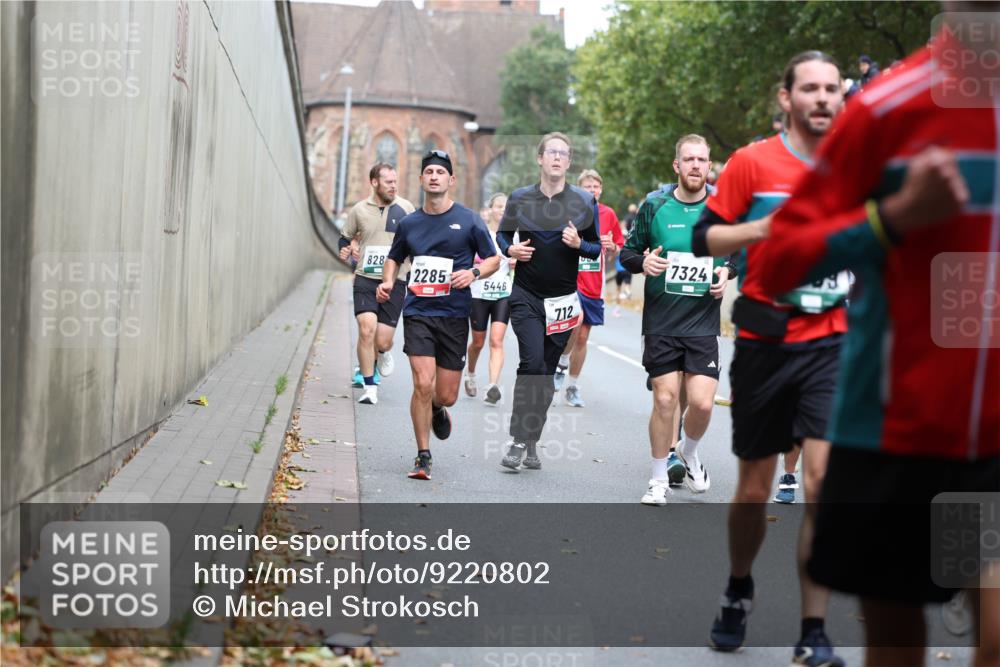 05.10.2025 - 20. swb-Marathon Bremen Michael Strokosch http://msf.ph/oto/9220802 05.10.2025 12:50:54 Laufen 828, 2285, 5446, 12, 7324 meine-sportfotos.de