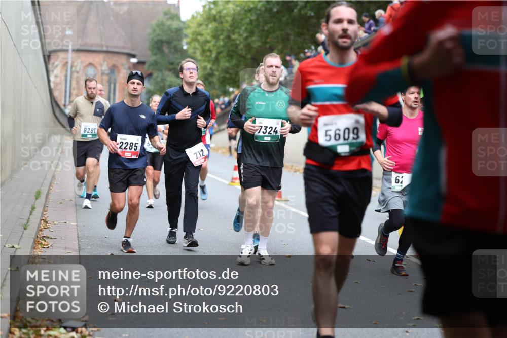 05.10.2025 - 20. swb-Marathon Bremen Michael Strokosch http://msf.ph/oto/9220803 05.10.2025 12:50:54 Laufen 8281, 2285, 212, 7324, 5609, 61 meine-sportfotos.de