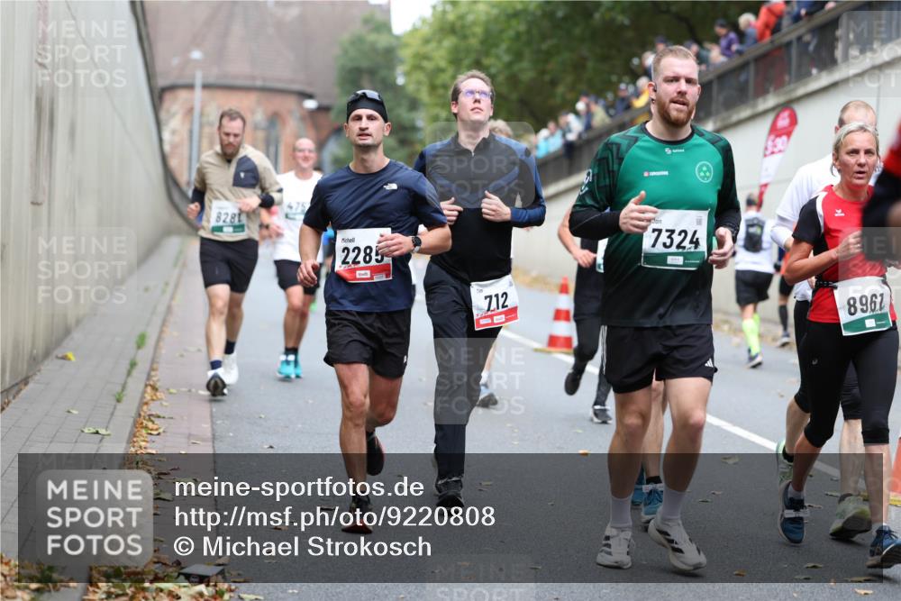05.10.2025 - 20. swb-Marathon Bremen Michael Strokosch http://msf.ph/oto/9220808 05.10.2025 12:50:55 Laufen 8281, 2285, 12, 7324, 8961 meine-sportfotos.de