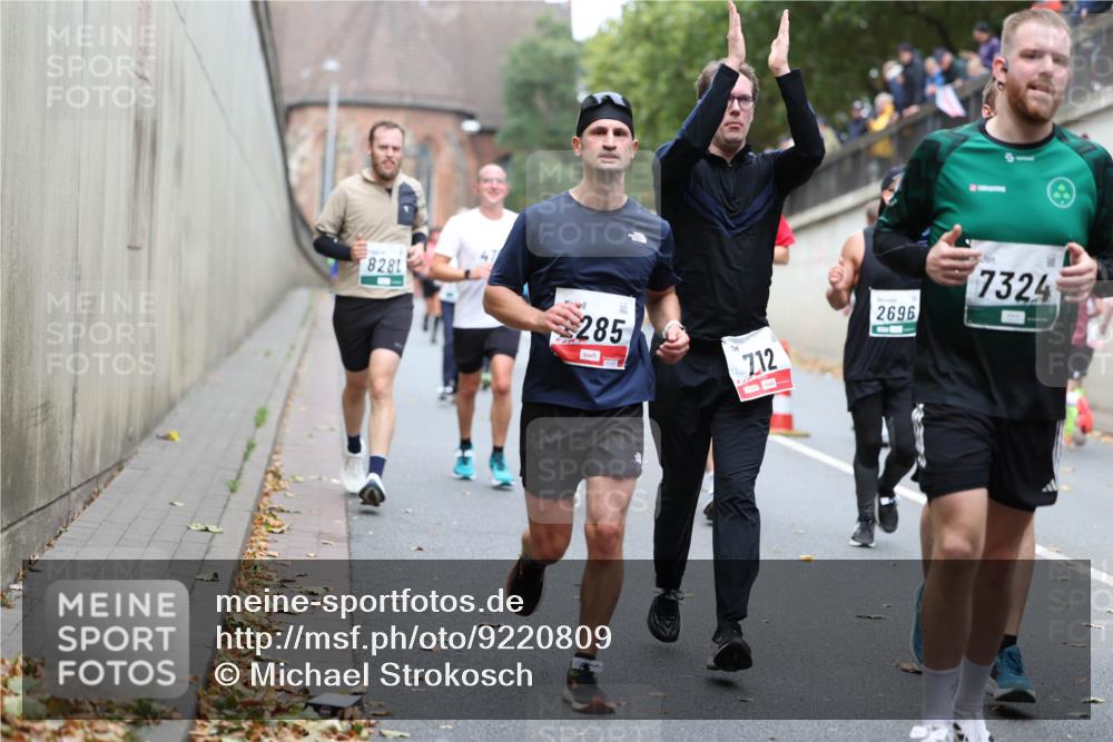 05.10.2025 - 20. swb-Marathon Bremen Michael Strokosch http://msf.ph/oto/9220809 05.10.2025 12:50:56 Laufen 8281, 285, 712, 2696, 7324 meine-sportfotos.de