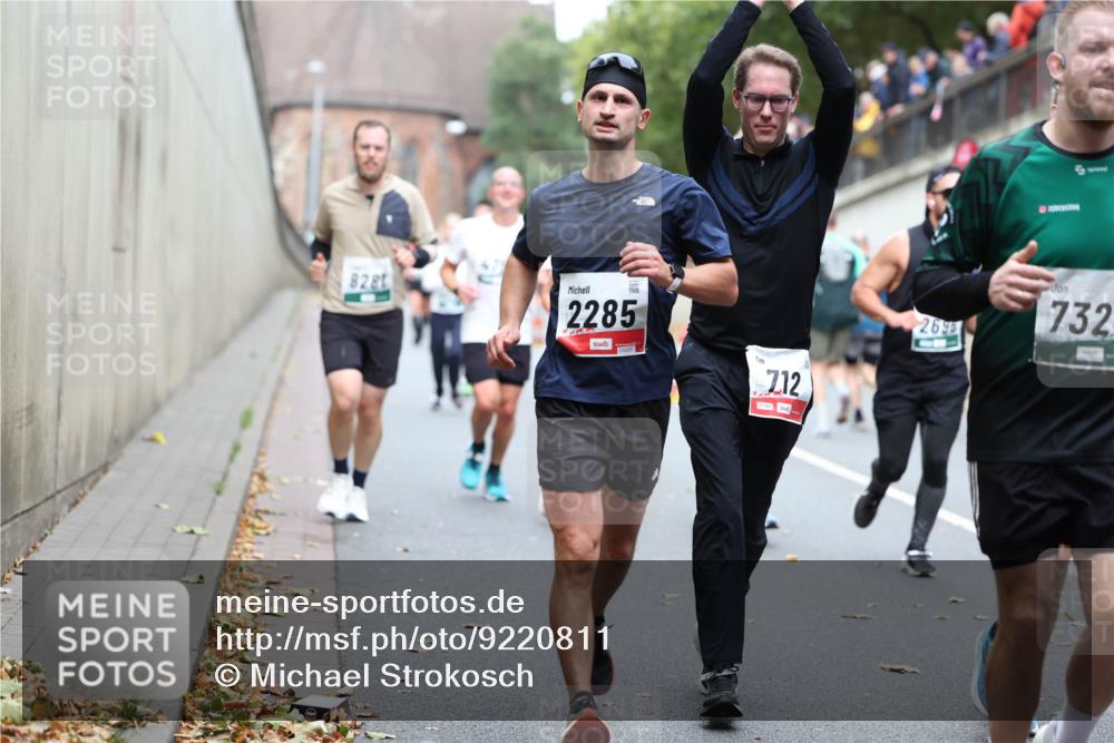 05.10.2025 - 20. swb-Marathon Bremen Michael Strokosch http://msf.ph/oto/9220811 05.10.2025 12:50:56 Laufen 828, 2285, 712, 269, 732 meine-sportfotos.de