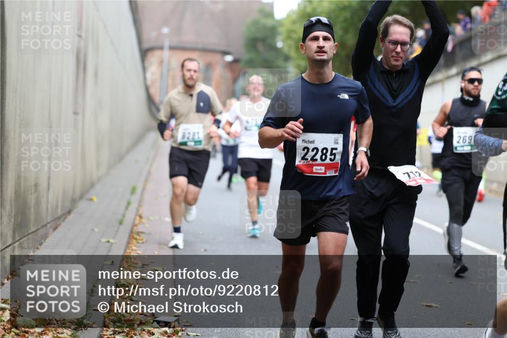 05.10.2025 - 20. swb-Marathon Bremen Michael Strokosch http://msf.ph/oto/9220812 05.10.2025 12:50:56 Laufen 8281, 2285, 269 meine-sportfotos.de