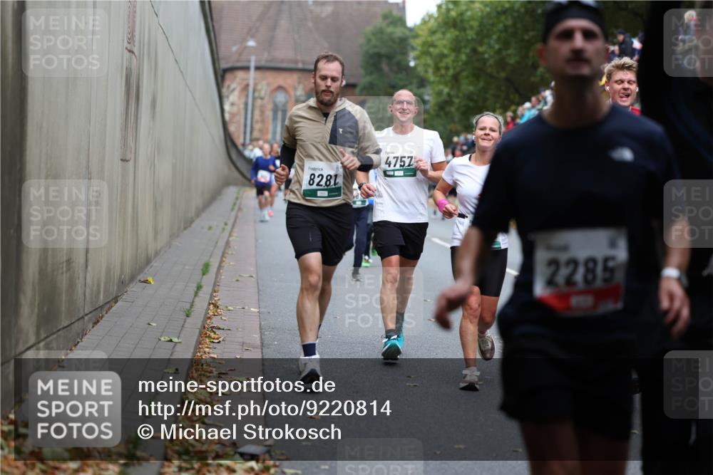 05.10.2025 - 20. swb-Marathon Bremen Michael Strokosch http://msf.ph/oto/9220814 05.10.2025 12:50:57 Laufen 8281, 4757, 2285 meine-sportfotos.de
