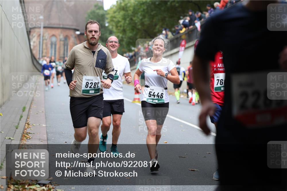 05.10.2025 - 20. swb-Marathon Bremen Michael Strokosch http://msf.ph/oto/9220817 05.10.2025 12:50:57 Laufen 8281, 5446, 76, 2285 meine-sportfotos.de