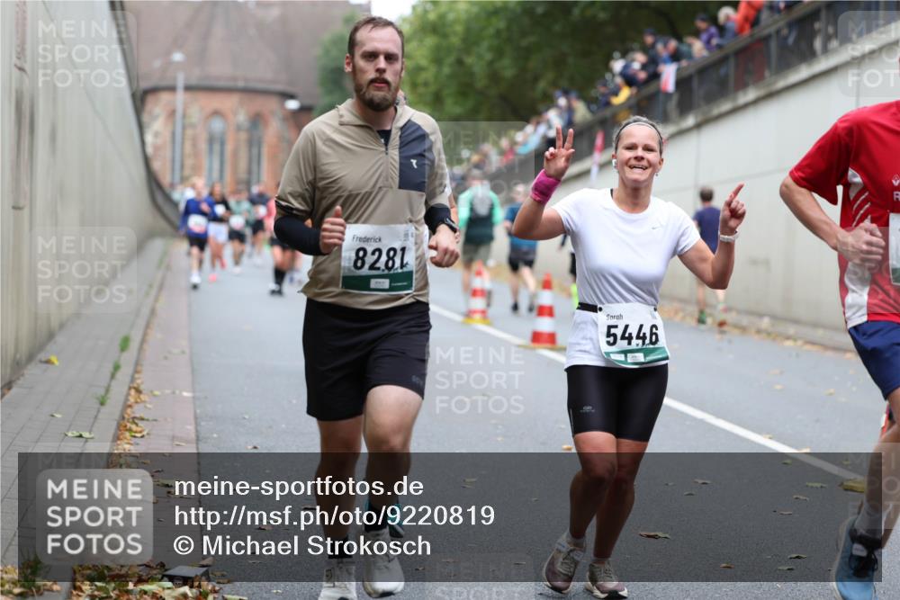 05.10.2025 - 20. swb-Marathon Bremen Michael Strokosch http://msf.ph/oto/9220819 05.10.2025 12:50:58 Laufen 8281, 5446 meine-sportfotos.de