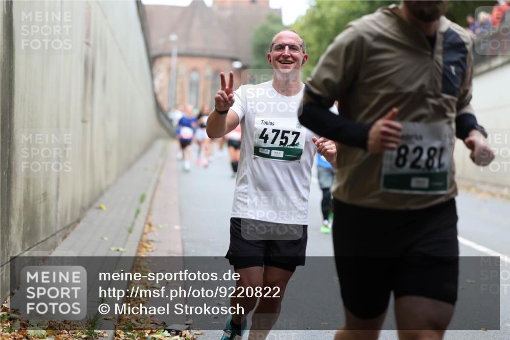 05.10.2025 - 20. swb-Marathon Bremen Michael Strokosch http://msf.ph/oto/9220822 05.10.2025 12:50:59 Laufen 4757, 09728, 828 meine-sportfotos.de